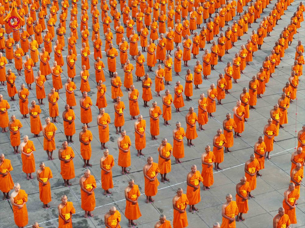 ภาพ No.285221:วันจันทร์ที่ 15 ธันวาคม พ.ศ.2568  บันทึกภาพหมู่ประวัติศาสตร์ โครงการบรรพชาอุปสมบทหมู่  รุ่นบูชาธรรมมหาปูชนียาจารย์ ประจำปี 2568 ณ ลานธรรมมหาธรรมกายเจดีย์ วัดพระธรรมกาย