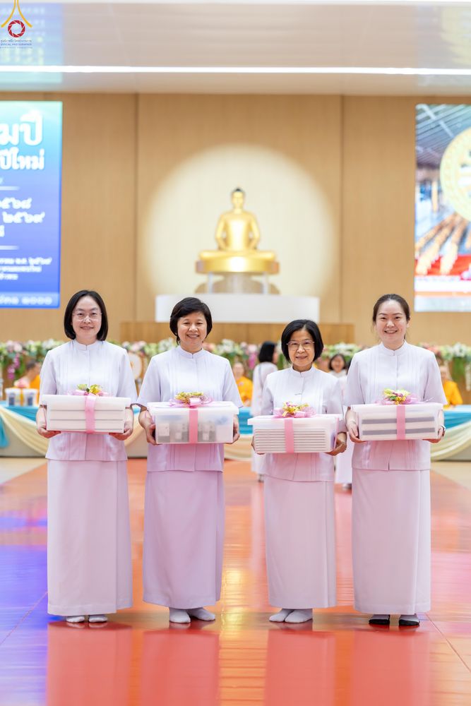 ภาพ No.280506:วันที่ 28 ธันวาคม พ.ศ.2568 พิธีถวายอุปกรณ์ทำความสะอาด ณ ห้องแก้วสารพัดนึก วัดพระธรรมกาย