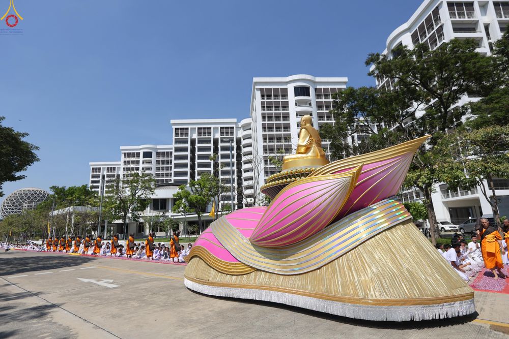 ภาพ No.304543:วันที่ 25 มกราคม พ.ศ. 2569 พิธีต้อนรับพระธรรมยาตรา (ภาพชุดที่ 2) รร.สามัคคีราษฏร์บำรุง-วัดพระธรรมกาย ในโครงการธรรมยาตรา กตัญญูบูชา มหาปูชนียาจารย์ พระมงคลเทพมุนี(สด จนฺทสโร) พระผู้ปราบมาร อนุสรณ์สถาน 7 แห่ง ปีที่ 14