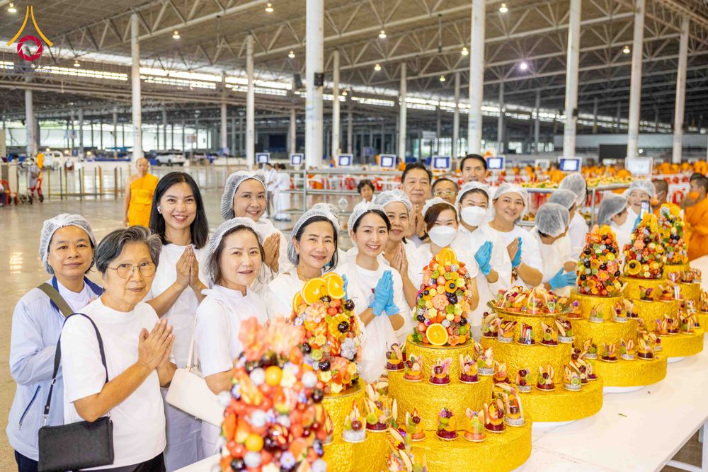 ภาพ No.303001:วันที่ 26 มกราคม พ.ศ. 2569 พิธีถวายภัตตาหารเป็นสังฆทาน แด่พระธรรมยาตรา ณ วัดพระธรรมกาย  จังหวัดปทุมธานี ในโครงการธรรมยาตรา กตัญญูบูชา มหาปูชนียาจารย์ พระมงคลเทพมุนี(สด จนฺทสโร) พระผู้ปราบมาร อนุสรณ์สถาน 7 แห่ง ปีที่ 14