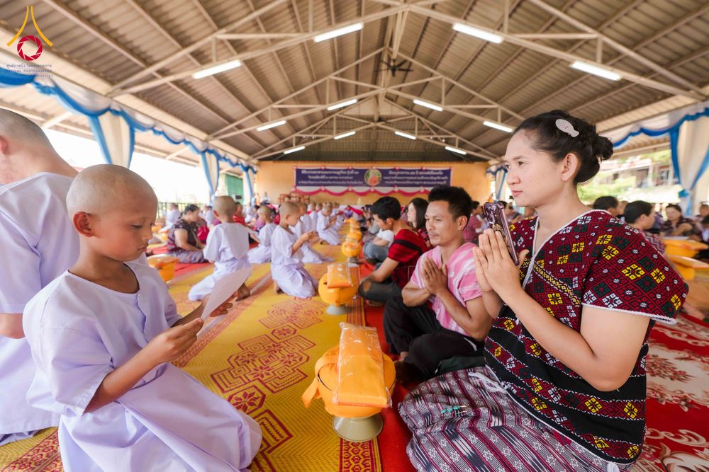 ภาพ No.317675:วันพฤหัสบดีที่ ๒ เมษายน พ.ศ.๒๕๖๙ พิธีบรรพชาสามเณรภาคฤดูร้อน น้อมบูชาธรรมอายุวัฒนมงคล ๘๒ ปี หลวงพ่อธัมมชโย และ ถวายเป็นพระราชกุศลแด่ สมเด็จพระกนิษฐาธิราชเจ้ากรมสมเด็จพระเทพรัตน์ราชสุดาฯ สยามบรมราชกุมารี รุ่นที่ ๑๓ ณ วัดทุ่งเจริญธรรม อำเภออมก๋อย จังหวัดเชี