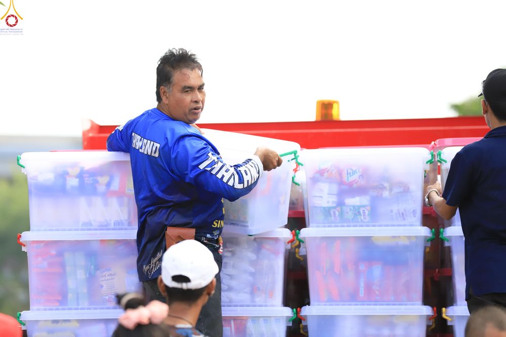 ภาพ No.280874:วันที่ 27 ธันวาคม พ.ศ.2568 คณะสงฆ์และเจ้าหน้าที่ทุกสังกัด ช่วยกันเตรียมงานตักบาตรพระ 1,000 รูป จ.สตูล