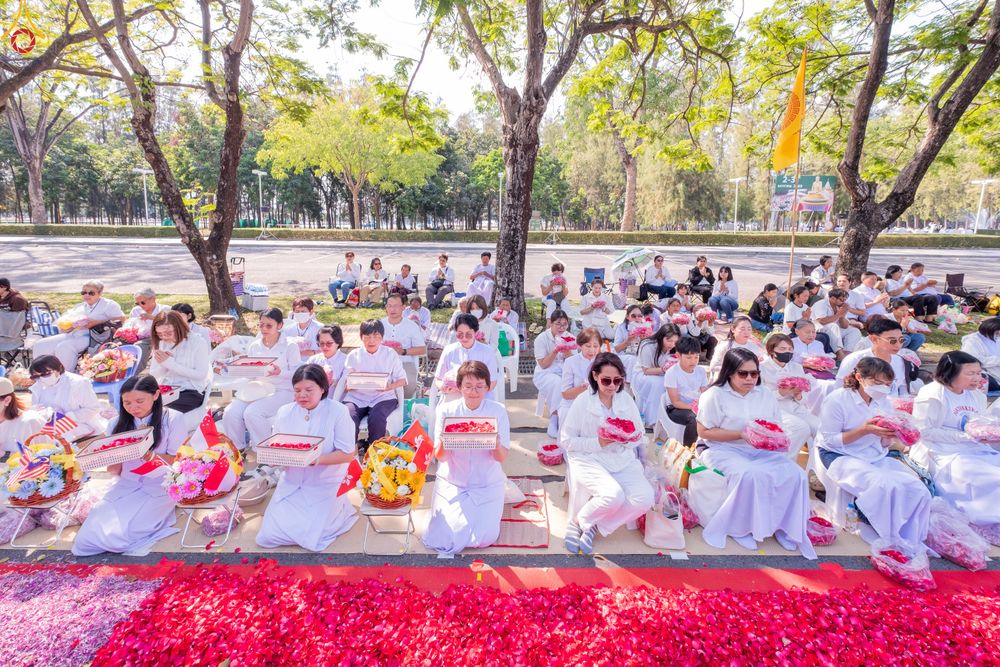 ภาพ No.304032:วันที่ 25 มกราคม พ.ศ. 2569 พิธีต้อนรับพระธรรมยาตรา  รร.สามัคคีราษฏร์บำรุง-วัดพระธรรมกาย ในโครงการธรรมยาตรา กตัญญูบูชา มหาปูชนียาจารย์ พระมงคลเทพมุนี(สด จนฺทสโร) พระผู้ปราบมาร อนุสรณ์สถาน 7 แห่ง ปีที่ 14