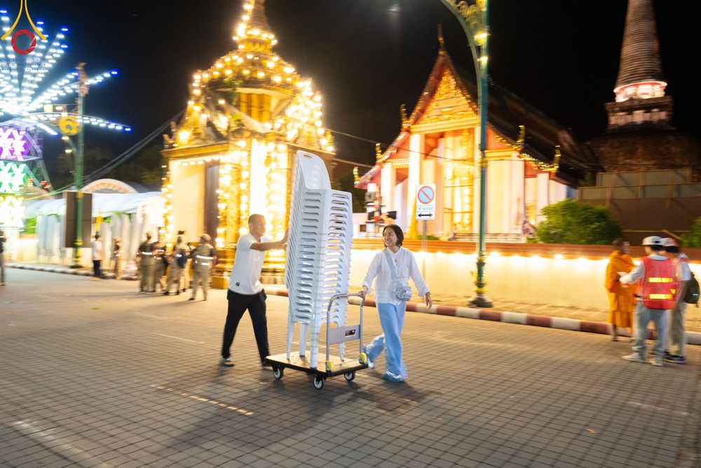 ภาพ No.311268:วันเสาร์ที่ 28 กุมภาพันธ์ พ.ศ. 2569 พิธีตักบาตรพระมหากุศล 11,250 รูป เฉลิมฉลอง 1,250 ปีศรีธรรมราชเจดีย์ สู่มรดกโลก ณ ถนนราชดำเนิน บริเวณหน้าวัดพระมหาธาตุวรมหาวิหาร อ.เมือง จ.นครศรีธรรมราช