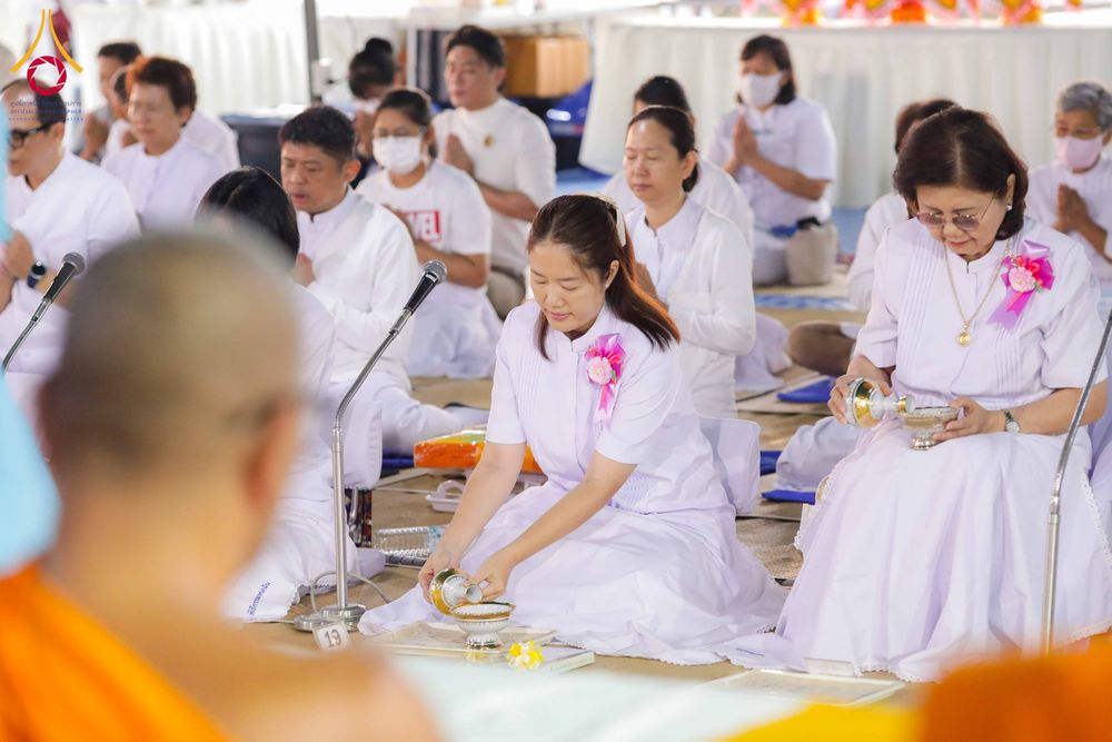 ภาพ No.301068:วันที่ 23 มกราคม พ.ศ. 2569 พิธีถวายภัตตาหารเป็นสังฆทาน แด่พระธรรมยาตรา ณ อนุสรณ์สถานบางปลา วัดบางปลา อำเภอบางเลน จังหวัดนครปฐม ในโครงการธรรมยาตรา กตัญญูบูชา มหาปูชนียาจารย์ พระมงคลเทพมุนี(สด จนฺทสโร) พระผู้ปราบมาร อนุสรณ์สถาน 7 แห่ง ปีที่ 14