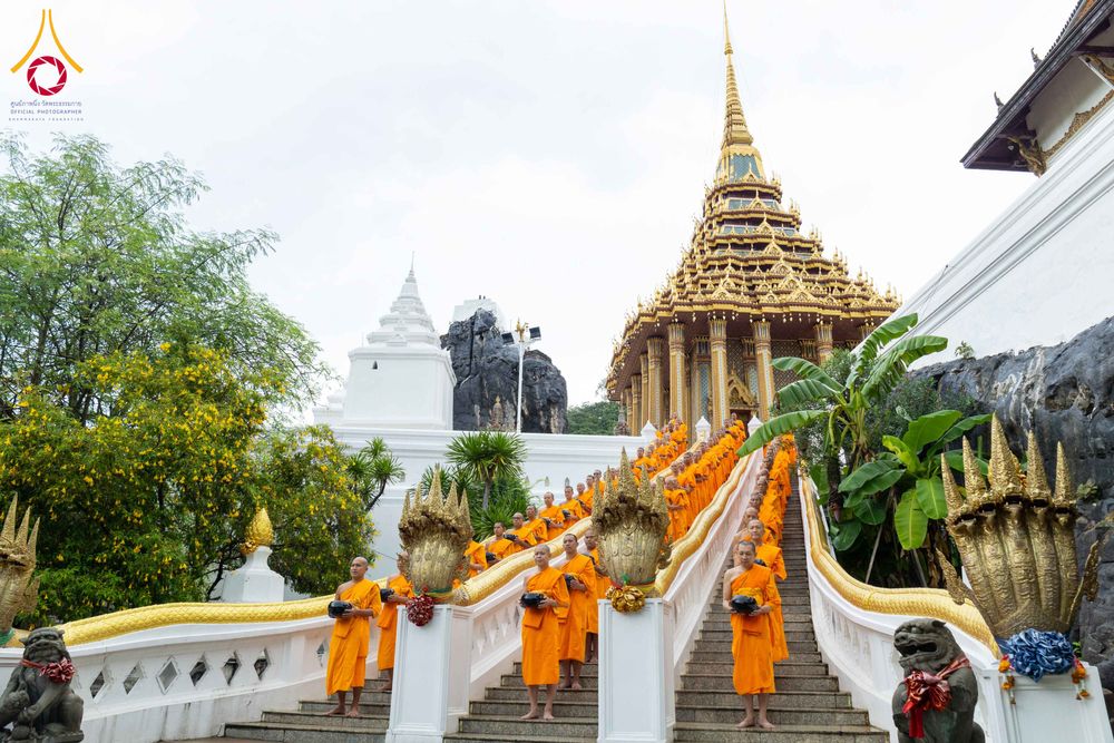 ภาพ No.351412:วันที่ 22 กันยายน พ.ศ. 2569  พิธีตักบาตรสามเณรธรรมทายาท โครงการบรรพชาพัฒนาคุณธรรม จริยธรรม  สำหรับนักเรียนนายสิบตำรวจ (นสต.) รุ่นที่ 16 ศูนย์ฝึกอบรมตำรวจภูธรภาค 1  ณ วัดพระพุทธบาทราชวรมหาวิหาร