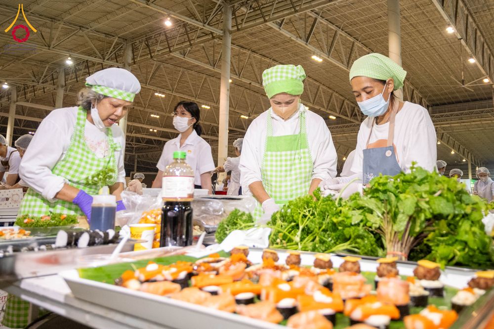 ภาพ No.303460:วันที่ 27 มกราคม พ.ศ. 2569 พิธีถวายภัตตาหารเป็นสังฆทาน แด่พระธรรมยาตรา ณ วัดพระธรรมกาย  จังหวัดปทุมธานี ในโครงการธรรมยาตรา กตัญญูบูชา มหาปูชนียาจารย์ พระมงคลเทพมุนี(สด จนฺทสโร) พระผู้ปราบมาร อนุสรณ์สถาน 7 แห่ง ปีที่ 14