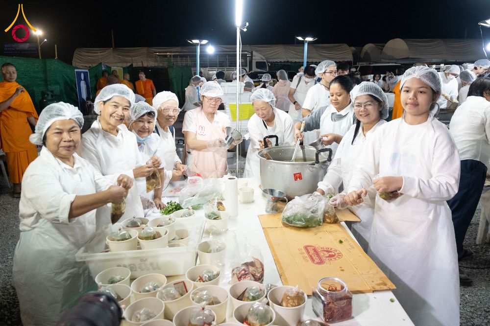 ภาพ No.301684:วันที่ 24 มกราคม พ.ศ. 2569 พิธีถวายภัตตาหารเป็นสังฆทาน แด่พระธรรมยาตรา ณ อนุสรณ์สถานบางปลา วัดบางปลา อำเภอบางเลน จังหวัดนครปฐม ในโครงการธรรมยาตรา กตัญญูบูชา มหาปูชนียาจารย์ พระมงคลเทพมุนี(สด จนฺทสโร) พระผู้ปราบมาร อนุสรณ์สถาน 7 แห่ง ปีที่ 14