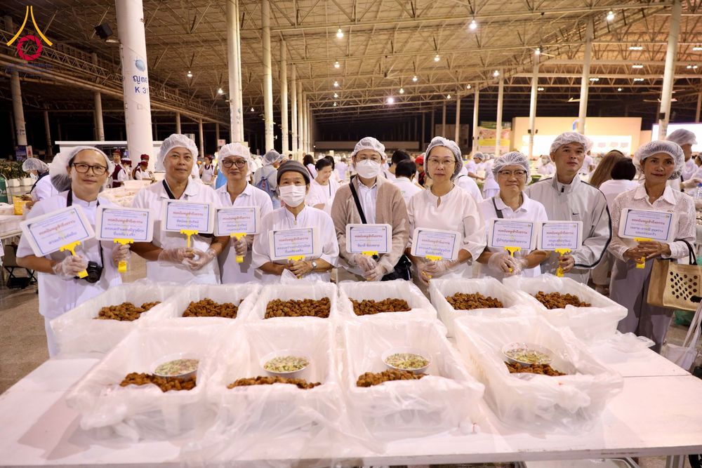 ภาพ No.287244:วันที่ 3 มกราคม พ.ศ.2569 พิธีถวายภัตตาหารเป็นสังฆทาน แด่พระธรรมยาตรา ณ วัดพระธรรมกาย  จังหวัดปทุมธานี ในโครงการธรรมยาตรา กตัญญูบูชา มหาปูชนียาจารย์ พระมงคลเทพมุนี(สด จนฺทสโร) พระผู้ปราบมาร อนุสรณ์สถาน 7 แห่ง ปีที่ 14