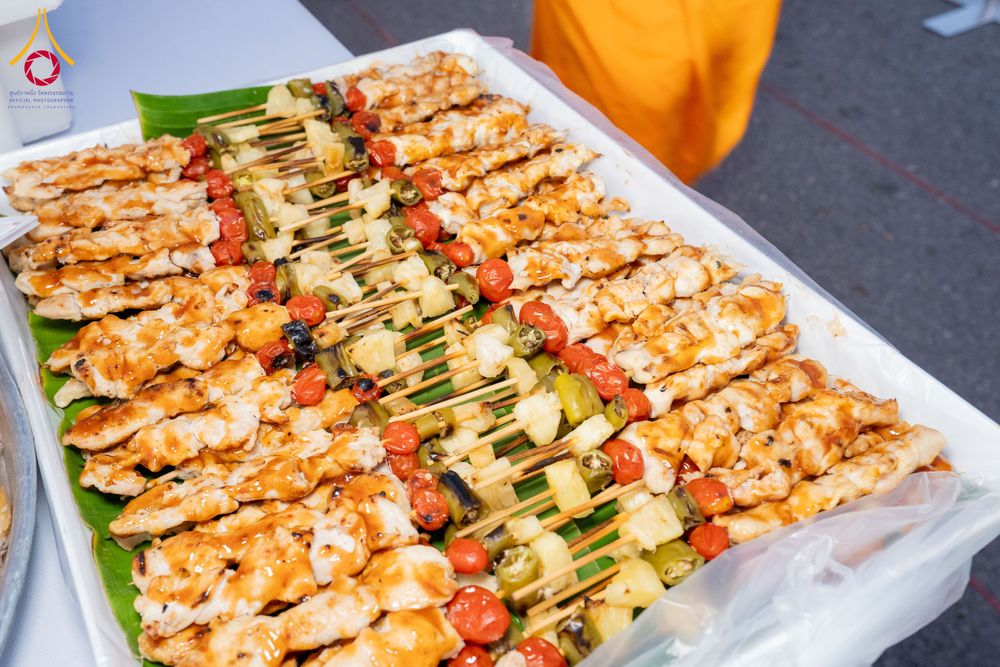 ภาพ No.288903:วันที่ 6 มกราคม พ.ศ. 2569 พิธีถวายภัตตาหารเป็นสังฆทาน แด่พระธรรมยาตรา ในโครงการธรรมยาตรา กตัญญูบูชา มหาปูชนียาจารย์ พระมงคลเทพมุนี(สด จนฺทสโร) พระผู้ปราบมาร อนุสรณ์สถาน 7 แห่ง ปีที่ 14 ณ อนุสรณ์สถานมหาวิหารพระมงคลเทพมุนี (โลตัสแลนด์) อ.สองพี่น้อง จ.สุพรร