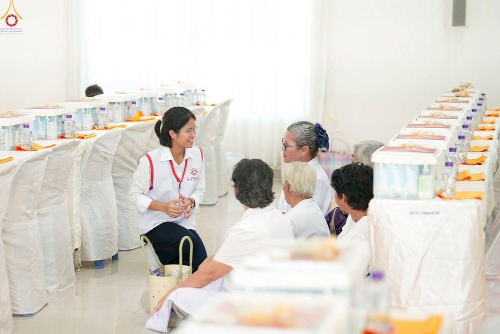 ภาพ No.301554:ภาพเบื้องหลังอาสาสมัครรวมใจ ชุดที่ 4 ในโครงการธรรมยาตรา กตัญญูบูชา มหาปูชนียาจารย์ พระมงคลเทพมุนี(สด จนฺทสโร) พระผู้ปราบมาร อนุสรณ์สถาน 7 แห่ง ปีที่ 14