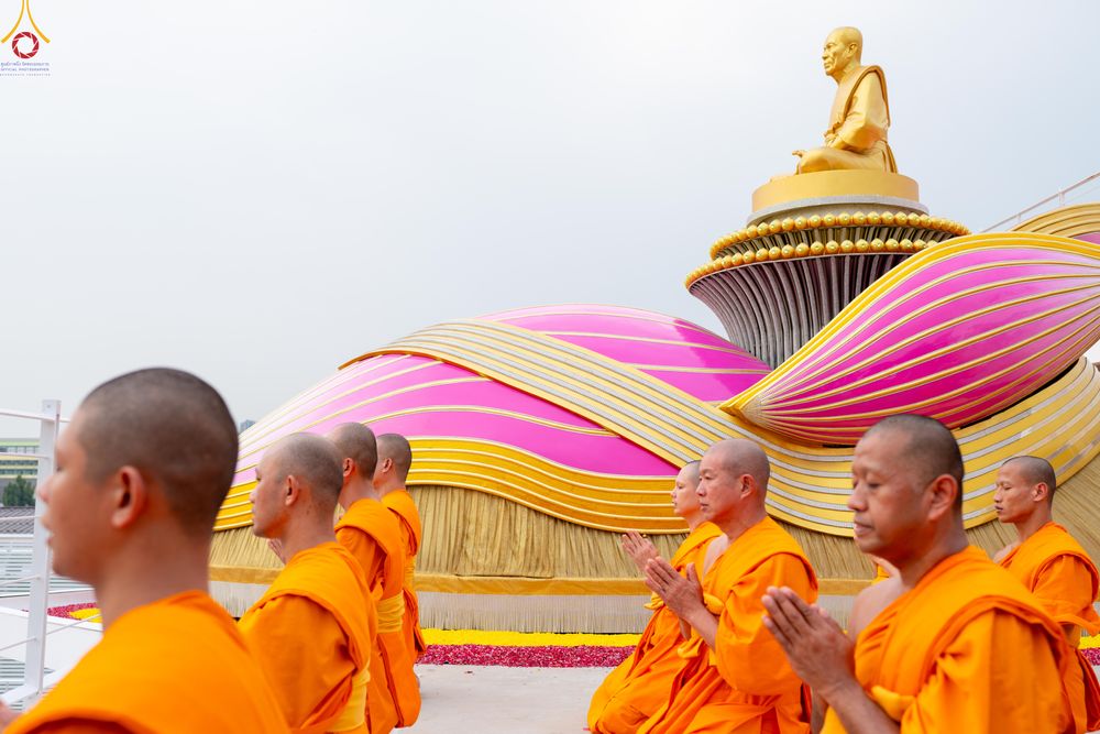 ภาพ No.300031:วันที่ 22 มกราคม พ.ศ.2569 พระธรรมยาตราปฏิบัติธรรม และถ่ายภาพหมู่ประวัติศาสตร์ ณ อาคารธรรมยาตรา กตัญญูบูชามหาปูชนียาจารย์  ตรงข้ามวัดปากน้ำภาษีเจริญ จ.กรุงเทพมหานคร ในโครงการธรรมยาตรา กตัญญูบูชา มหาปูชนียาจารย์ พระมงคลเทพมุนี(สด จนฺทสโร) พระผู้ปราบมาร อนุ