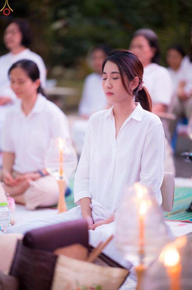 ภาพ No.297116:วันที่ 17 มกราคม พ.ศ. 2569 พิธีจุดประทีปถวายเป็นพุทธบูชา และบูชาธรรมมหาปูชนียาจารย์ (ภาพชุดที่ 2) ณ วัดโบสถ์บน ต.บางคูเวียง จ.นนทบุรี อนุสรณ์สถานลำดับที่ 4 สถานที่เกิดด้วยกายธรรม ในโครงการธรรมยาตรา กตัญญูบูชา มหาปูชนียาจารย์ พระมงคลเทพมุนี(สด จนฺทสโร) พร