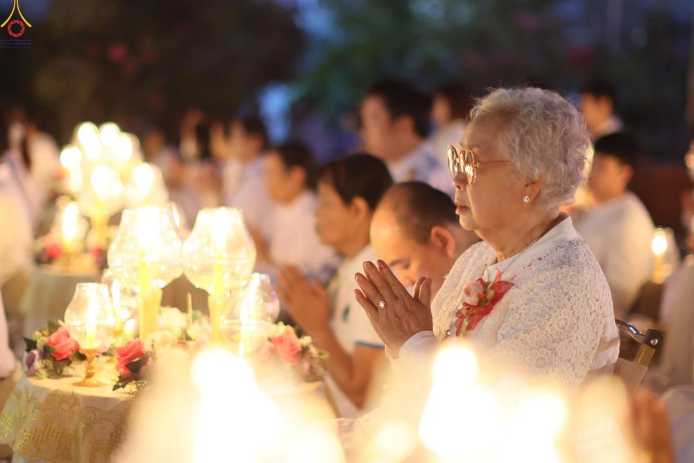 ภาพ No.294148:วันที่ 13 มกราคม พ.ศ. 2569 พิธีจุดประทีปถวายเป็นพุทธบูชา และบูชาธรรมมหาปูชนียาจารย์  (ภาพชุดที่ 2) ณ วัดสองพี่น้อง ต.ต้นตาล อ.สองพี่น้อง จ.สุพรรณบุรี ในโครงการธรรมยาตรา กตัญญูบูชา มหาปูชนียาจารย์ พระมงคลเทพมุนี(สด จนฺทสโร) พระผู้ปราบมาร อนุสรณ์สถาน 7 แห่