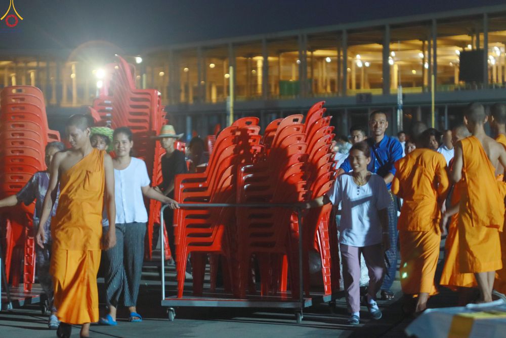 ภาพ No.322057:วันที่ 12 -13 เมษายน พ.ศ.2569 การเตรียมกล่องไทยธรรม + การขนย้ายเก้าอี้ เพื่องานถวายมหาสังฆทาน 40,000 กว่าวัดทั่วประเทศ วันคุ้มครองโลก 22 เมษายน พ.ศ.2569 วัดพระธรรมกาย