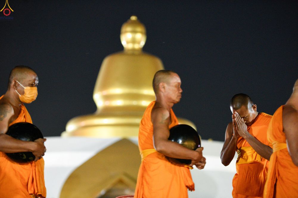 ภาพ No.302372:วันที่ 24 มกราคม พ.ศ. 2569 พิธีตักบาตรพระธรรมยาตรา ณ อนุสรณ์สถานลำดับที่ 5 สถานที่เผยแผ่วิชชาธรรมกายครั้งแรก อนุสรณ์สถานบางปลา วัดบางปลา อำเภอบางเลน จังหวัดนครปฐม ในโครงการธรรมยาตรา กตัญญูบูชา มหาปูชนียาจารย์ พระมงคลเทพมุนี(สด จนฺทสโร) พระผู้ปราบมาร อนุส