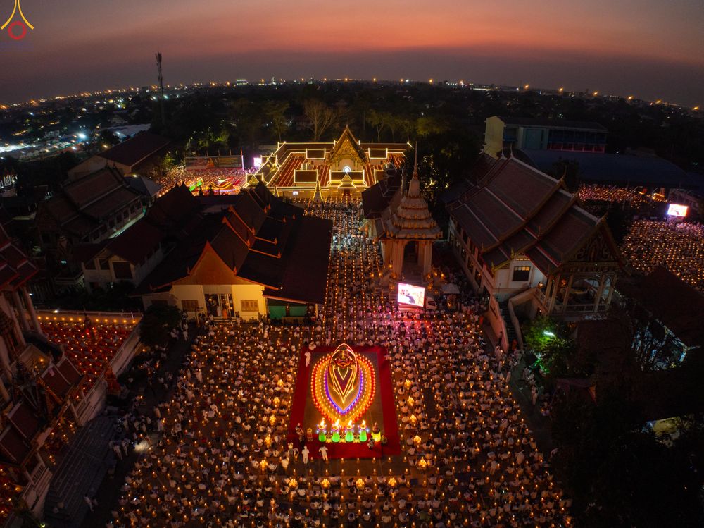 ภาพ No.297162:วันที่ 17 มกราคม พ.ศ. 2569 พิธีจุดประทีปถวายเป็นพุทธบูชา และบูชาธรรมมหาปูชนียาจารย์ (ภาพชุดที่ 2) ณ วัดโบสถ์บน ต.บางคูเวียง จ.นนทบุรี อนุสรณ์สถานลำดับที่ 4 สถานที่เกิดด้วยกายธรรม ในโครงการธรรมยาตรา กตัญญูบูชา มหาปูชนียาจารย์ พระมงคลเทพมุนี(สด จนฺทสโร) พร