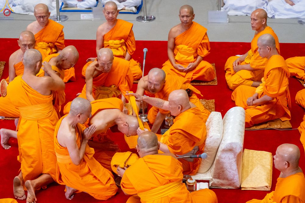 ภาพ No.330863:วันวิสาขบูชา อาทิตย์ที่ 31 พฤษภาคม พ.ศ.2569 พิธีบรรพชาสามเณรอุบาสก 11 ท่าน , พิธีถวายบาตรผ้าไตร และจตุปัจจัยไทยธรรม แด่สามเณร , พิธีอุปสมบทอุทิศชีวิต , พิธีกล่าวคำกัปปิยภัณฑ์  ณ อุโบสถพระไตรปิฎก วัดพระธรรมกาย จังหวัดปทุมธานี
