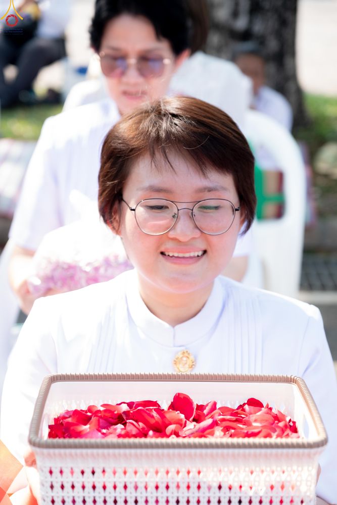 ภาพ No.304129:วันที่ 25 มกราคม พ.ศ. 2569 พิธีต้อนรับพระธรรมยาตรา  รร.สามัคคีราษฏร์บำรุง-วัดพระธรรมกาย ในโครงการธรรมยาตรา กตัญญูบูชา มหาปูชนียาจารย์ พระมงคลเทพมุนี(สด จนฺทสโร) พระผู้ปราบมาร อนุสรณ์สถาน 7 แห่ง ปีที่ 14