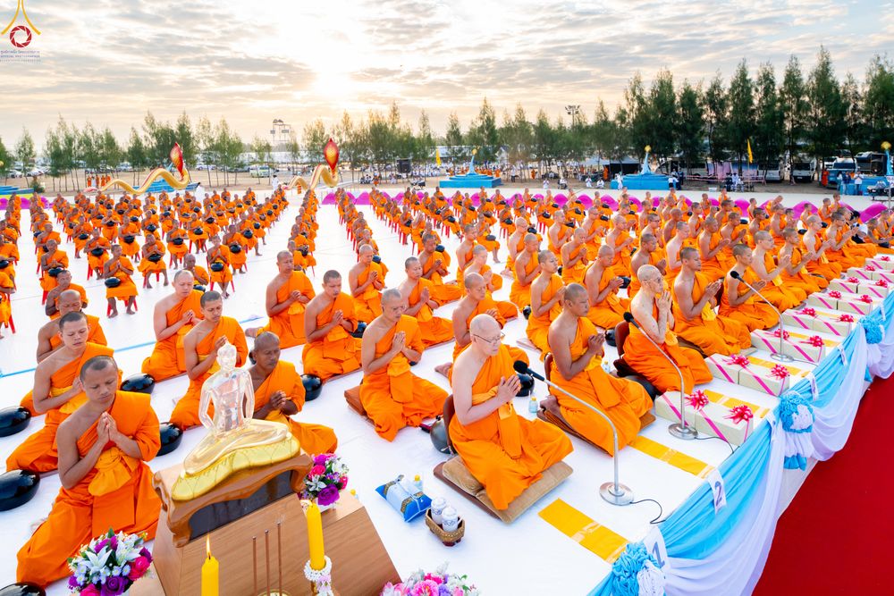 ภาพ No.302513:วันที่ 24 มกราคม พ.ศ. 2569 พิธีตักบาตรพระธรรมยาตรา ณ อนุสรณ์สถานลำดับที่ 5 สถานที่เผยแผ่วิชชาธรรมกายครั้งแรก อนุสรณ์สถานบางปลา วัดบางปลา อำเภอบางเลน จังหวัดนครปฐม ในโครงการธรรมยาตรา กตัญญูบูชา มหาปูชนียาจารย์ พระมงคลเทพมุนี(สด จนฺทสโร) พระผู้ปราบมาร อนุส