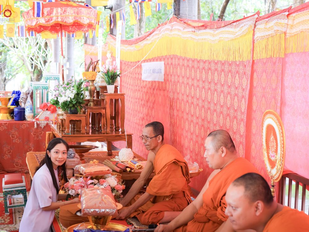 ภาพ No.284013:วันเสาร์ ที่ 1 พฤศจิกายน 2568 พิธีทอดกฐินสามัคคีทั่วไทย โดยคณะศิษยานุศิษย์ บูชาธรรม 81 ปี หลวงพ่อธัมมชโย ณ วัดทุ่งศาลา ต.บ้านเก่า อ.เมือง​กาญจนบุรี​ จ.กาญจนบุรี​