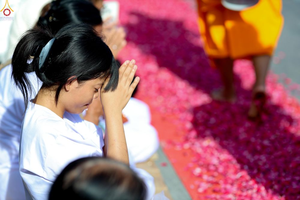 ภาพ No.287459:วันที่ 3 มกราคม พ.ศ. 2569 พิธีต้อนรับพระธรรมยาตรา ในโครงการธรรมยาตรา กตัญญูบูชา มหาปูชนียาจารย์ พระมงคลเทพมุนี(สด จนฺทสโร) พระผู้ปราบมาร อนุสรณ์สถาน 7 แห่ง ปีที่ 14 ณ อนุสรณ์สถานมหาวิหารพระมงคลเทพมุนี (โลตัสแลนด์) อ.สองพี่น้อง จ.สุพรรณบุรี