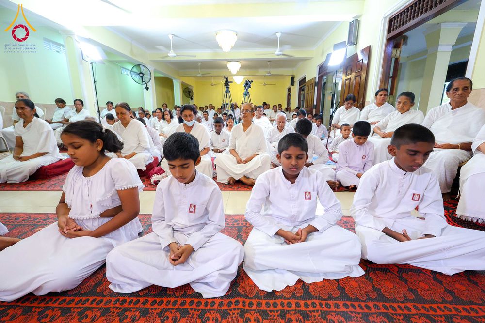 ภาพ No.317793:วันที่ 1 เมษายน พ.ศ. 2569 พิธีสวดธัมมจักกัปปวัตตนสูตรนานาชาติ ในวันพระใหญ่ ขึ้น 15 ค่ำ เดือน 5 (Poya Day)  ณ ศรีธรรมนันทะปิริเวนะ เเละ  วัดวิมลวิหาร นาวละ ประเทศศรีลังกา