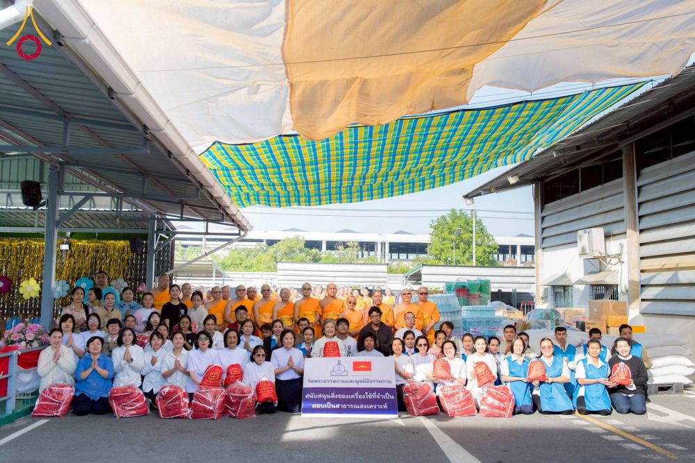ภาพ No.273641:วันที่ 27 พฤศจิกายน พ.ศ. 2568 คณะศิษยานุศิษย์วัดพระธรรมกาย มูลนิธิธรรมกาย มอบอาหารและสิ่งของความช่วยเหลือให้พี่น้องชาวใต้ ผู้ประสบอุทกภัยน้ำท่วม