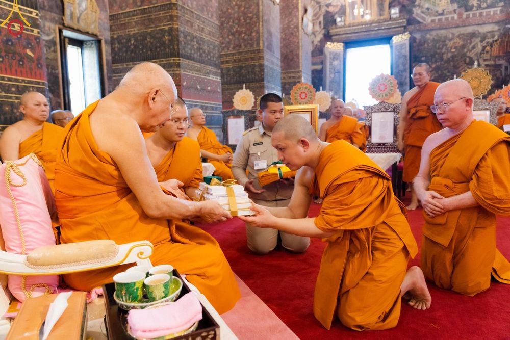 ภาพ No.123204:พิธีพระราชทานสัญญาบัตร พัดยศ และผ้าไตร แด่พระสงฆ์ในเขตปกครองคณะสงฆ์หนกลาง ณ วัดพระศรีมหาธาตุ เขตบางเขน กรุงเทพมหานคร และพิธีมุทิตาสักการะพระสังฆาธิการ ผู้ได้รับเลื่อนและตั้งสมณศักดิ์ ตามพระบรมราชโองการ ณ วัดพระธรรมกาย ในวันที่ 4 กุมภาพันธ์ พ.ศ. 2567