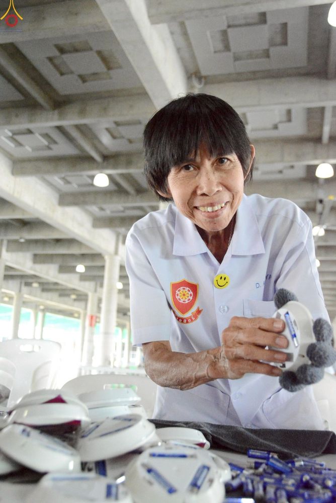 ภาพ No.246659:วันที่ 12 กันยายน พ.ศ. 2568 การเก็บงาน จัดเก็บไฟ LED ของเจ้าหน้าที่ทุกสถานะ ณ วิหารคด วัดพระธรรมกาย