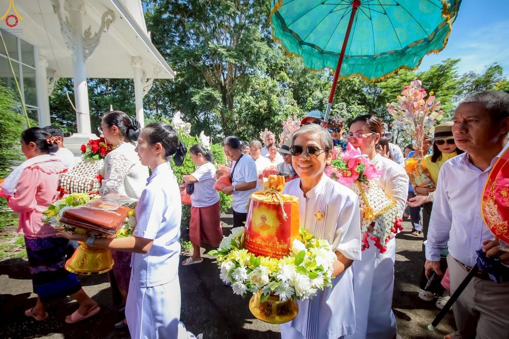 ภาพ No.255340:วันที่ 13 ตุลาคม พ.ศ. 2568 พิธีทอดกฐินสามัคคีทั่วไทย 30,000 วัด โดยคณะศิษยานุศิษย์ บูชาธรรม 81 ปี หลวงพ่อธัมมชโย ณ วัดมิ่งฟ้าคุณจักร ต.หนองกระท้าว อ.นครไทย จ.พิษณุโลก