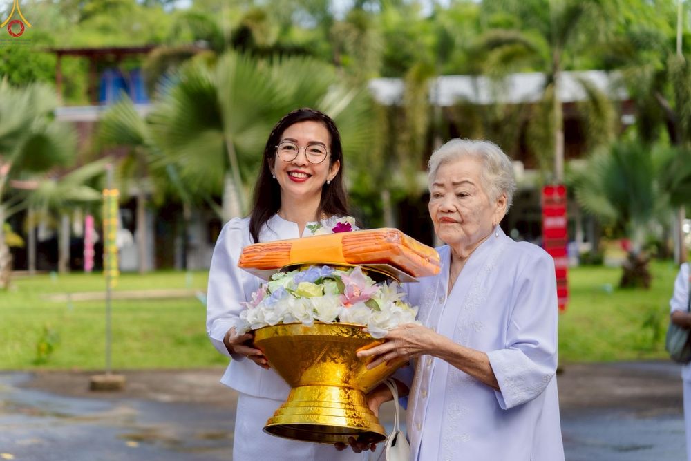 ภาพ No.256960:วันพฤหัสบดีที่ ๑๖ ตุลาคม พ.ศ. ๒๕๖๘ พิธีทอดกฐินสามัคคีเพื่อรองรับประดิษฐานองค์เจดีย์ ณ ศูนย์ปฏิบัติธรรมเถินเทิดธรรม อ.เถิน จ.ลำปาง