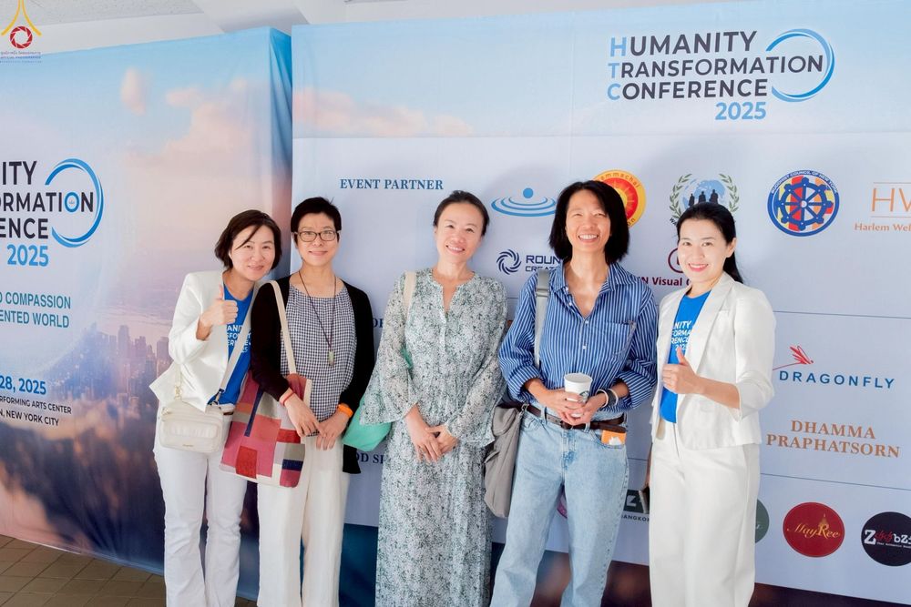 ภาพ No.249733:วันอาทิตย์ที่ 28 กันยายน พ.ศ. 2568 การปฏิบัติธรรมบูชาธรรม 108 ปี แห่งการบรรลุธรรมของหลวงปู่วัดปากน้ำ ได้จุดประทีปสันติภาพไปทั่วโลก และได้ร่วมเสวนาทางปัญญา เพื่อการขยายพระพุทธศาสนาวิชชาธรรมกายไปทั่วโลก  ในงาน HTC Newyork USA