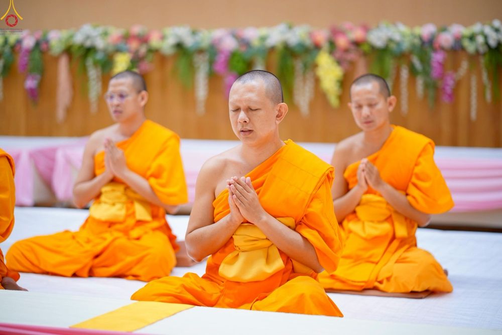 ภาพ No.225319:วันอาทิตย์ที่ 18 พฤษภาคม พ.ศ. 2568 พิธีร่วมบุญการศึกษา พระภิกษุ สามเณร ณ ห้องแก้วสารพัดนึก 2 วัดพระธรรมกาย