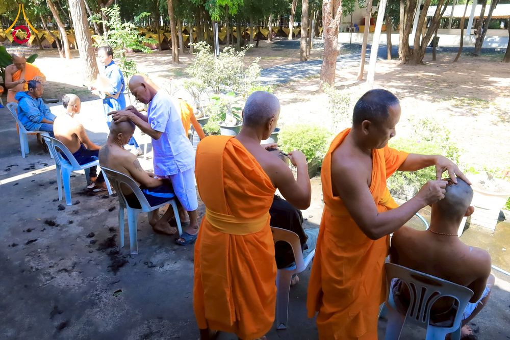 ภาพ No.275919:วันที่ 26-30 พฤศจิกายน พ.ศ. 2568 ทีมพระพี่เลี้ยงตั้งรับ รายงานตัวโครงการบวชบูชาธรรมมหาปูชนียาจารย์ ณ ศูนย์ปฏิบัติธรรมบุรีรัมย์