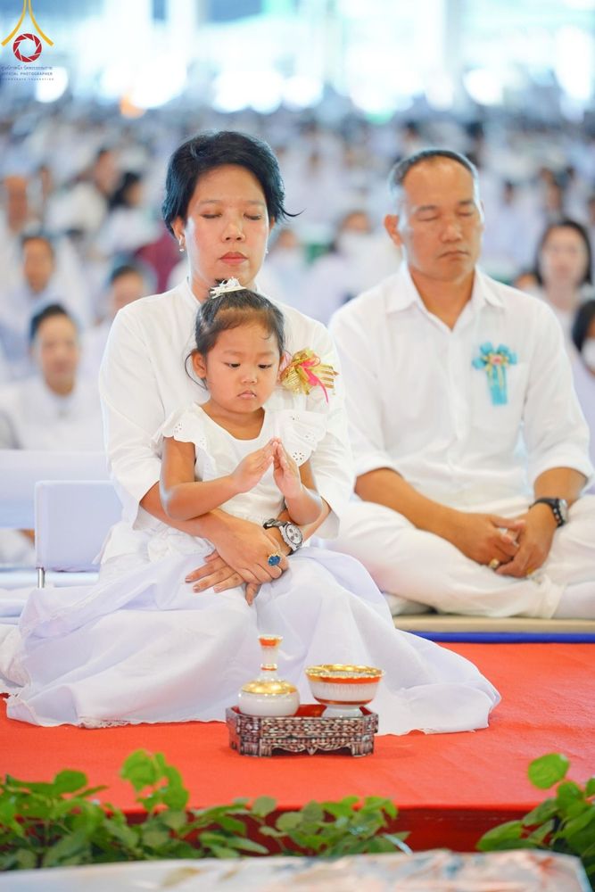 ภาพ No.150964:พิธีตักบาตร ในวันอาทิตย์ต้นเดือน วันที่ 1 กันยายน พ.ศ. 2567 ณ สภาธรรมกายสากล วัดพระธรรมกาย