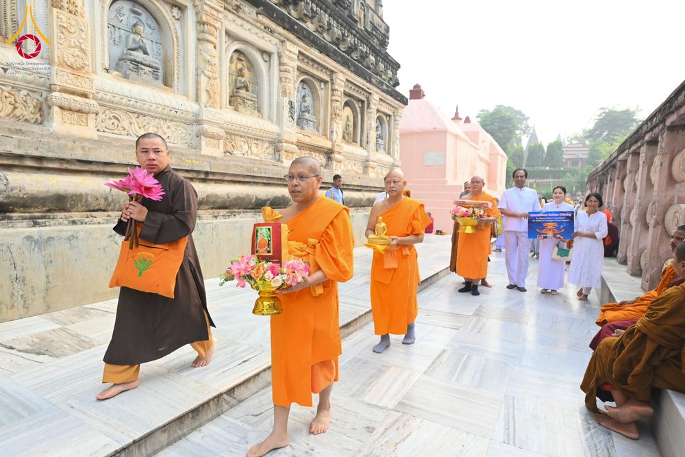 ภาพ No.179763:พิธีทอดกฐินสมทบ ณ วัดพุทธรัตน ทอดกฐินใต้ต้นพระศรีมหาโพธิ์ เมืองพุทธคยา ประเทศอินเดีย วันที่ 12 พฤศจิกายน พ.ศ. 2567