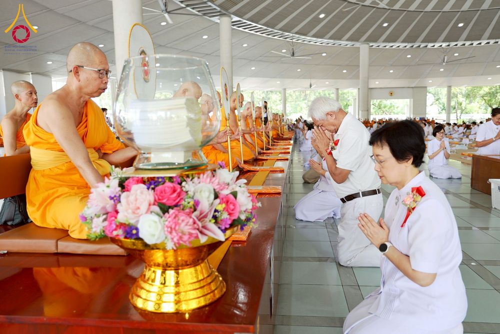 ภาพ No.263013:วันที่ 21 ตุลาคม พ.ศ. 2568 (วันพระ แรม 14 ค่ำ เดือน 11) พิธีบุพเปตพลี ครั้งที่ 171 ร่วมอุทิศบุญแด่หมู่ญาติที่ล่วงลับไปแล้ว และสืบทอดอายุพระพุทธศาสนา ณ หอฉันคุณยายอาจารย์ฯ วัดพระธรรมกาย