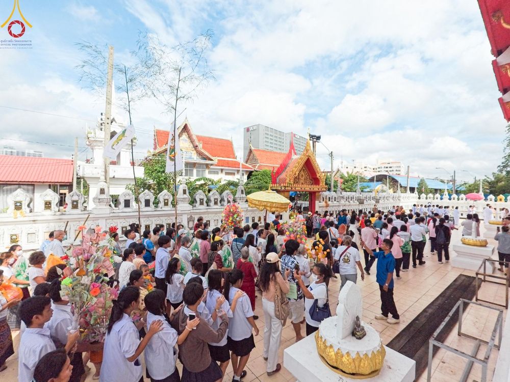ภาพ No.169195:พิธีทอดกฐิน ณ วัดรางบัว แขวงบางหว้า เขตภาษีเจริญ จ.กรุงเทพมหานคร ในโครงการกฐินสามัคคีทั่วไทย 30,000 วัด บูชาธรรม 80 ปี หลวงพ่อธัมมชโย โดยคณะศิษยานุศิษย์วัดพระธรรมกาย วันที่ 20 ตุลาคม พ.ศ. 2567