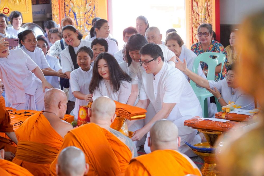 ภาพ No.265053:วันที่ 8 ตุลาคม พ.ศ. 2568 พิธีทอดกฐินสามัคคีทั่วไทย 30,000 วัด โดยคณะศิษยานุศิษย์ บูชาธรรม 81 ปี หลวงพ่อธัมมชโย ณ วัดอ้อมน้อย อ.กระทุ่มแบน จ.สมุทรสาคร