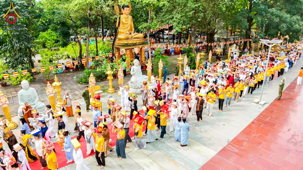 ภาพ No.274077:วันที่ 23 พฤศจิกายน พ.ศ. 2568 ประธานมูลนิธิธรรมกาย ถวายปัจจัยสมทบกฐินแด่ วัดเทียนเวียนเฟื้อกเซิน ศูนย์วิปัสสนาที่มีชื่อเสียง มากกว่า 50 ปีในเวียดนาม