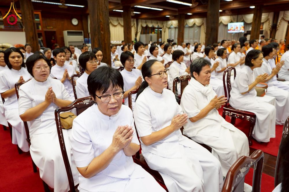 ภาพ No.270754:วันที่ 18 พฤศจิกายน พ.ศ. 2568 วัดพระธรรมกาย เป็นเจ้าภาพบำเพ็ญกุศล  คุณยายอาจารย์ ดร.ตรีธา เนียมขำ  อดีตนายกสมาคมศิษย์หลวงพ่อวัดปากน้ำ ณ ศาลาสตมานุสรณ์ (ศาลาเรือนไทย) วัดปากน้ำ  พระอารามหลวง เขตภาษีเจริญ กรุงเทพมหานคร
