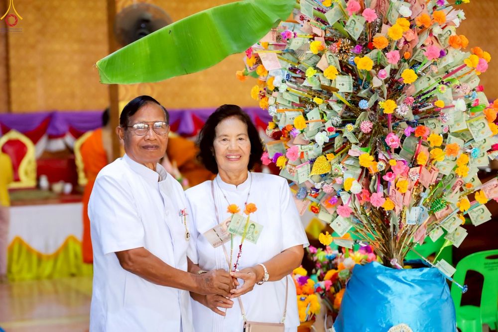 ภาพ No.262566:วันที่ 21 ตุลาคม พ.ศ. 2568 พิธีทอดกฐินสามัคคีทั่วไทย 30,000 วัด โดยคณะศิษยานุศิษย์ บูชาธรรม 81 ปี หลวงพ่อธัมมชโย ณ วัดกงไกรลาศ ต.กง อ.กงไกรลาศ จ.สุโขทัย