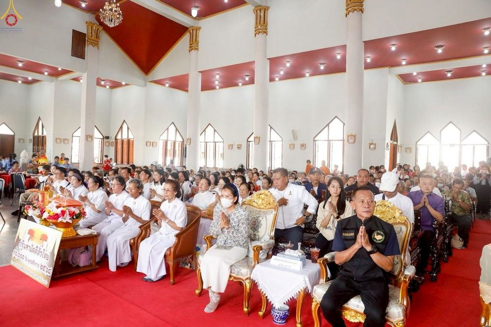 ภาพ No.258786:วันที่ 18 ตุลาคม พ.ศ. 2568 พิธีทอดกฐินสามัคคีทั่วไทย 30,000 วัด โดยคณะศิษยานุศิษย์ บูชาธรรม 81 ปี หลวงพ่อธัมมชโย ณ วัดคลองเตยนอก เขตคลองเตย กรุงเทพฯ