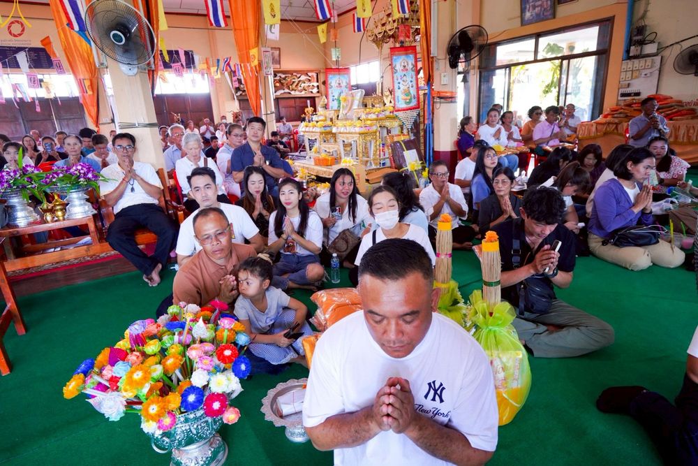 ภาพ No.267467:วันที่ 26 ตุลาคม พ.ศ. 2568 พิธีทอดกฐินสามัคคีทั่วไทย ณ วัดกาหลง อ.บางบ่อ จ.สมุทรปราการ โดยคณะศิษยานุศิษย์ บูชาธรรม 81 ปี หลวงพ่อธัมมชโย