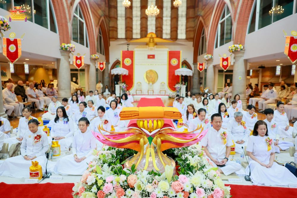 ภาพ No.169354:พิธีทอดกฐินสามัคคี เพื่อสนับสนุนการเผยแผ่พระพุทธศาสนาวิชชาธรรมกาย ณ วัดพระธรรมกายลอนดอน สหราชอาณาจักร วันอาทิตย์ที่ 20 ตุลาคม พ.ศ. 2567