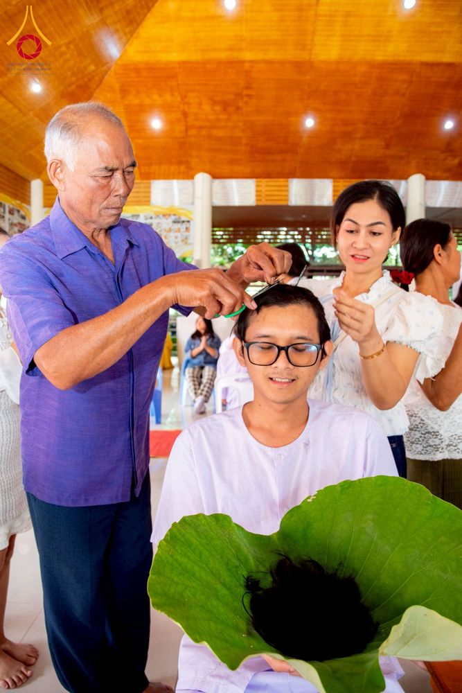 ภาพ No.276332:วันศุกร์ที่ 5 ธันวาคม 2568 (วันพ่อแห่งชาติ) พิธีบรรพชาอุปสมบทหมู่ธรรมทายาท จำนวน 14 รูป โครงการบรรพชาอุปสมบทหมู่ รุ่นบูชาธรรมมหาปูชนียาจารย์ ประจำปี 2568  ณ ศูนย์อบรมเยาวชนบางปะหัน จังหวัดพระนครศรีอยุธยา