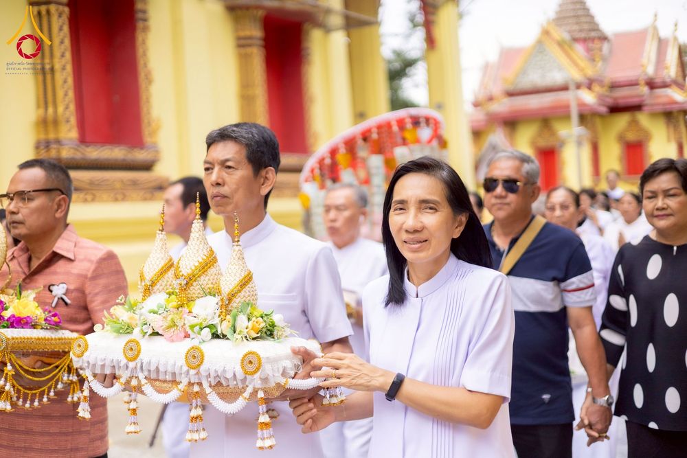 ภาพ No.275663:วันที่ 5 พฤศจิกายน พ.ศ. 2568 พิธีทอดกฐินสามัคคีทั่วไทย ณ วัดโพธิ์ศรี ต.ท่าข้าม อ.ค่ายบางระจัน จ.สิงห์บุรี โดยคณะศิษยานุศิษย์ บูชาธรรม 81 ปี หลวงพ่อธัมมชโย