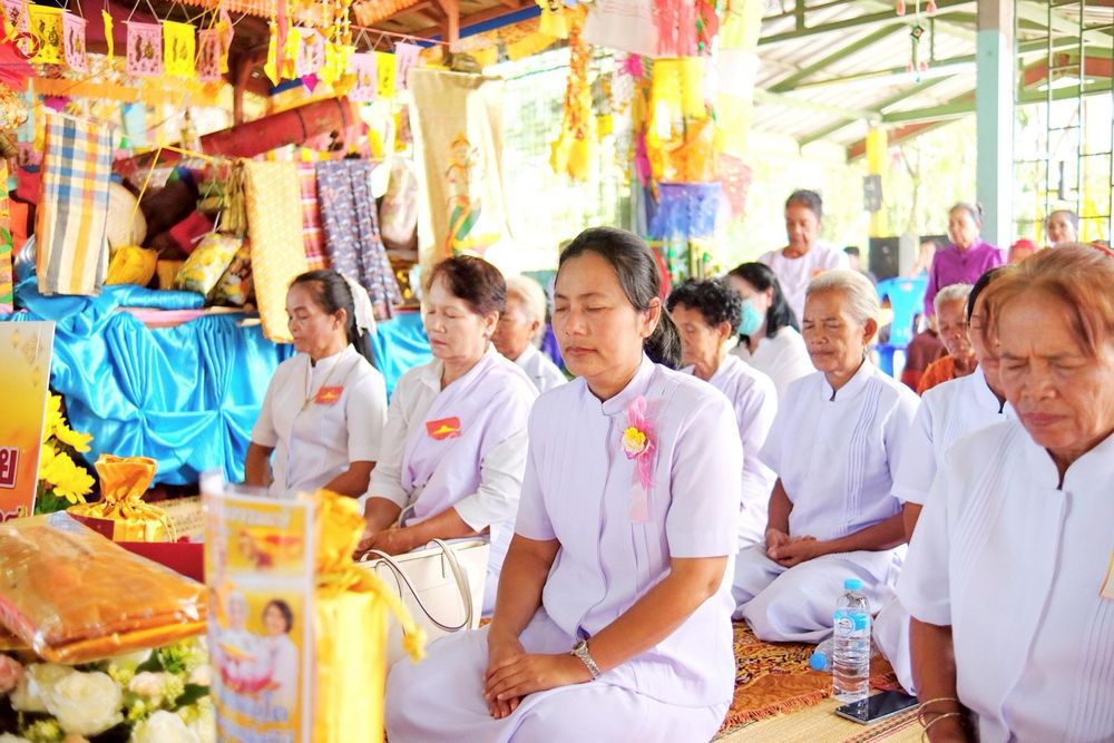 ภาพ No.259090:วันที่ 18 ตุลาคม พ.ศ. 2568 พิธีทอดกฐินสามัคคีทั่วไทย 30,000 วัด โดยคณะศิษยานุศิษย์ บูชาธรรม 81 ปี หลวงพ่อธัมมชโย ณ วัดสว่างอารมณ์  อ.แคนดง จ.บุรีรัมย์