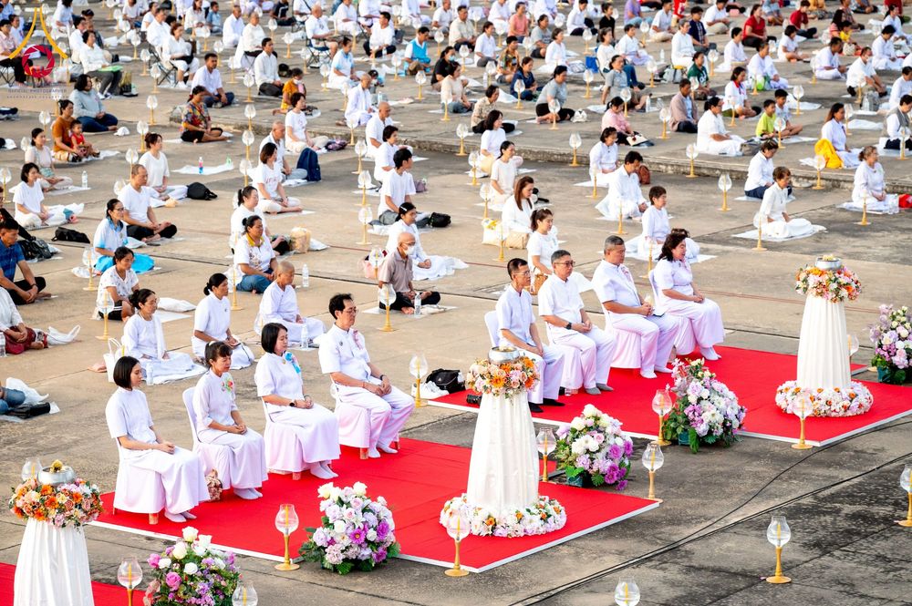 ภาพ No.250414:วันอังคารที่ 7 ตุลาคม พ.ศ. 2568 พิธีจุดประทีปบูชาพระรัตนตรัย ณ ลานธรรมปทุมรัตน์ธรรมเจดีย์ พุทธอุทยานนานาชาติ อ.โพนพิสัย จ.หนองคาย